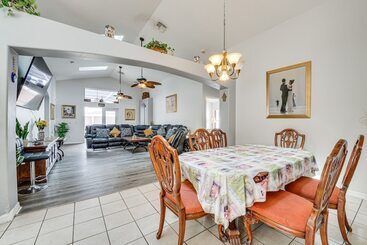 کلبه 4 Mi To Disney: Spacious Retreat W/ Pool + Yard!