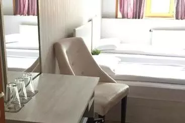 هاستل Family Hotel Amor