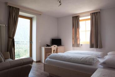 مبيت وإفطار Coronata Haus