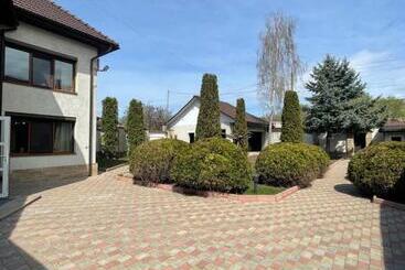 Pensione Grand Villa In City Centre