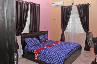 Отель Vicaries Royal