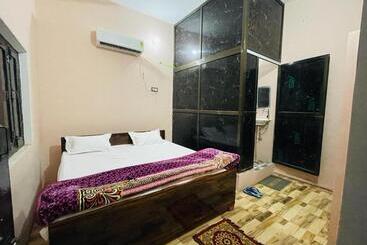 Pensionat Ranjana Guest House Free Pickup From Ayodhya Dham, Ayodhya Cantt And Devkali Bypass