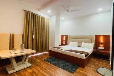 酒店 The Sheela Palace