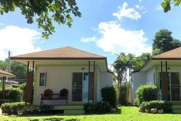 Resort พายเนอรี รีสอร์ท @แหล่มแท่น