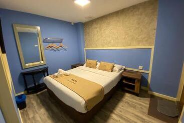 בית מלון כפרי Suria Cameron