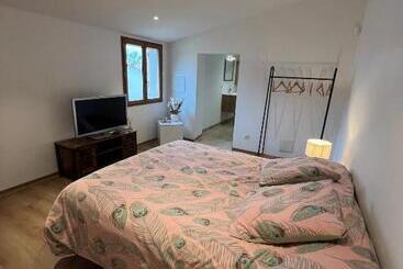 مبيت وإفطار Le Cabanon De Pépé