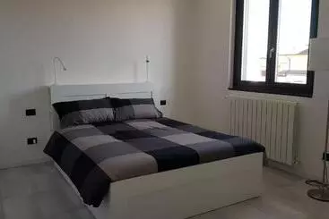 Black And White B&b Urgnano