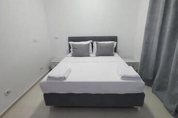 Hotel 33