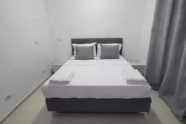 Hotel 33