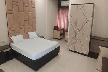 Hotel Fabexpress Sky Maulshree