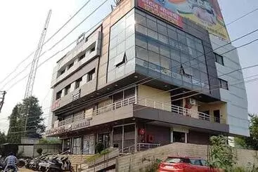 Hotel Fabexpress Sky Maulshree