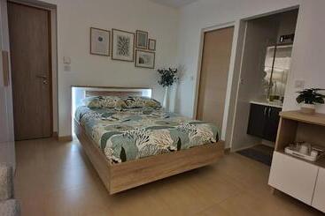 פנסיון Chambre Indépendante Avec Terrasse Et Jardin Privatif