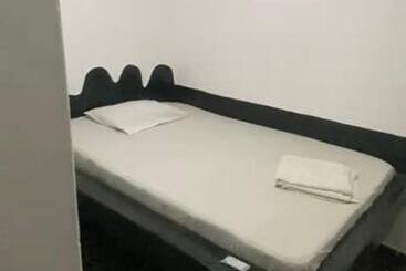 پانسیون Karemi’s Lounge Bar & Guesthouse