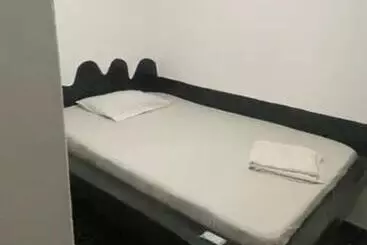 پانسیون Karemi’s Lounge Bar & Guesthouse