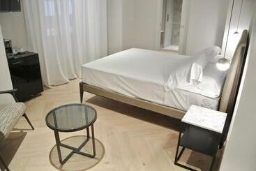 پانسیون The Old Palace  Luxury Suites Signoria