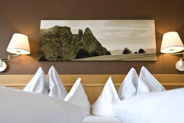 تختخواب و صبحانه Martina Breakfast Lodge