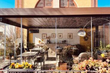 تختخواب و صبحانه Spazio[bianco]