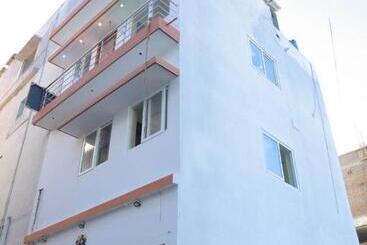 Amudha Hotels & Restaurant