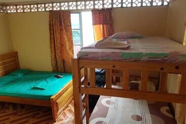 بنسيون La Regatta De Lucrecia