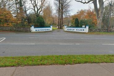 تختخواب و صبحانه El Roi Guesthouse