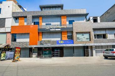 Fabhotel Royal Regency I