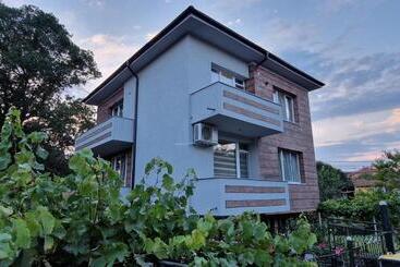 ペンション „бащината къща“ за гости