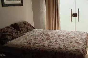 Pension  Muzeli   Pousada & Guest House