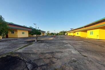 Szálloda โรงแรมดาวทองรีสอร์ทมหาสารคาม