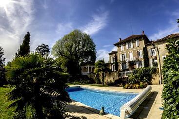 Bed & Breakfast Château De Lahitte