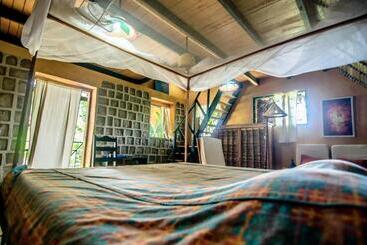 هتل Les Bungalows D Ambonara