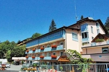 هتل Pian Castello