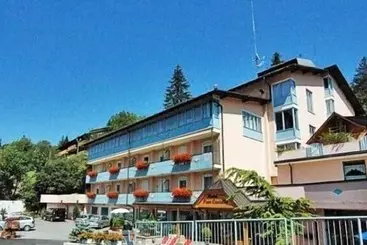 هتل Pian Castello