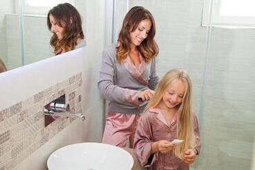 ホテル Raffy Family & Bike