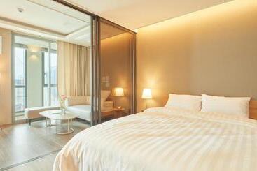 هتل آپارتمان El Bon The Stay