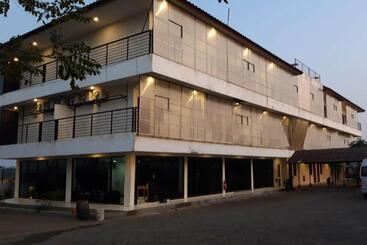 Hotel Oyo 93777 Aulia Residence