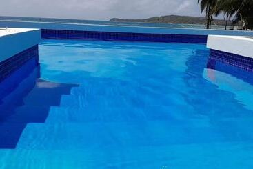 هتل Emerald Luxe Suites