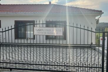 Hotel Troya Park House