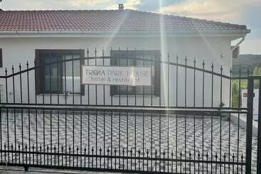 Hotel Troya Park House