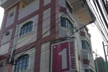 1 River Central Hostel