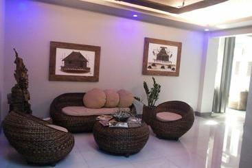 호텔 La Jenns  And Resto Grill