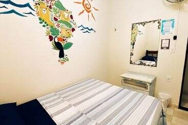 هتل Hostel Volta Ao Mundo