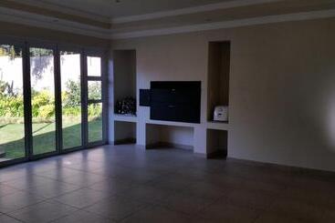 مبيت وإفطار 6 On Acacia