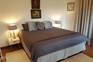 Bed and Breakfast Art Gallery Guest House