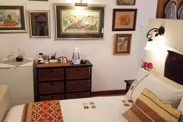 تختخواب و صبحانه Art Gallery Guest House