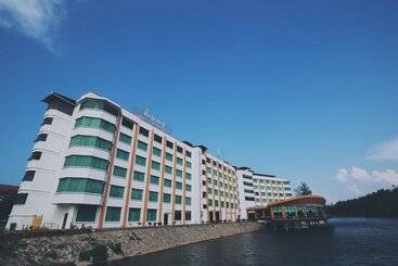 Resort The Regency Waterfront