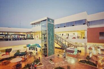 Отель Hacienda Los Narcisos