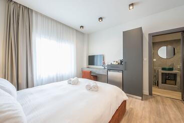 Aparthotel Aeiphoria Suites & Rooms   Athens