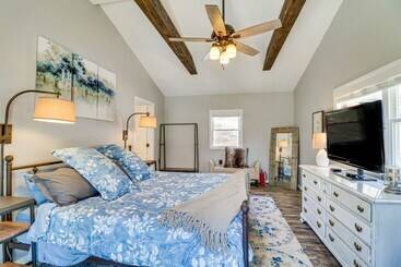 Сельский дом Bright Family Cabin In Lost City W/ Expansive Deck