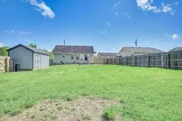 Mökkimajoitus Family Friendly Clarksville Home W/ Fenced Yard!
