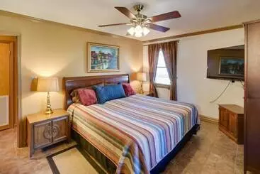 Quiet Guntersville Cottage Near Lake: Boat Parking